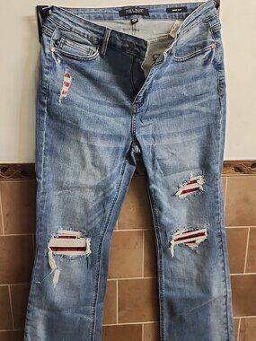Boot leg, flannel design, ripped jeans